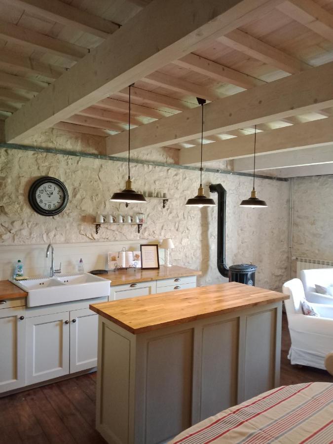 Mas De Karlotte Apartman Pernes-les-Fontaines Kültér fotó