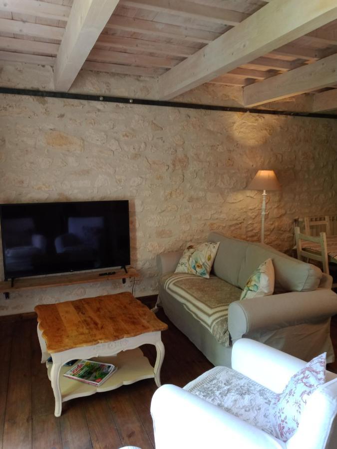 Mas De Karlotte Apartman Pernes-les-Fontaines Kültér fotó