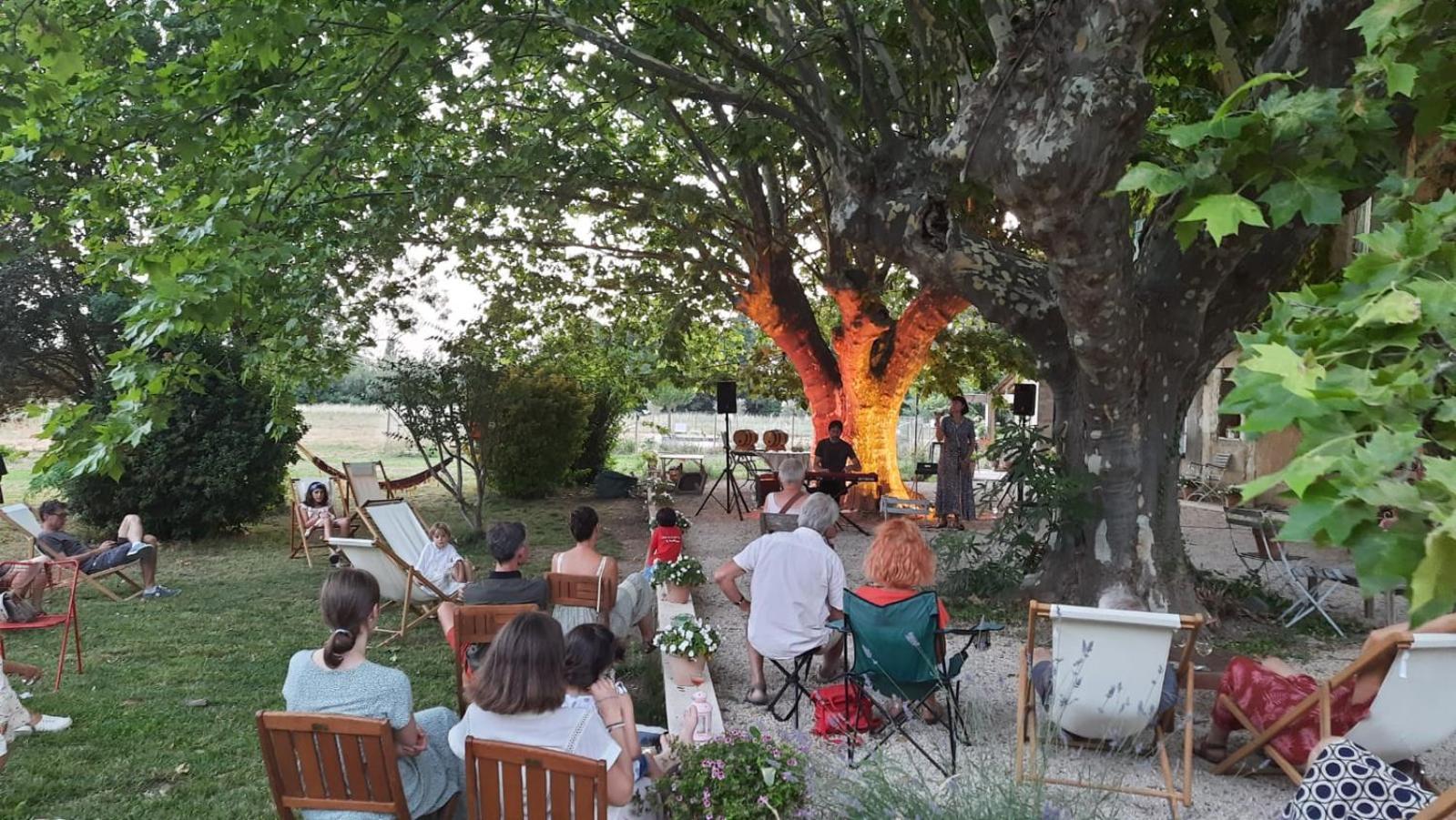 Mas De Karlotte Apartman Pernes-les-Fontaines Kültér fotó